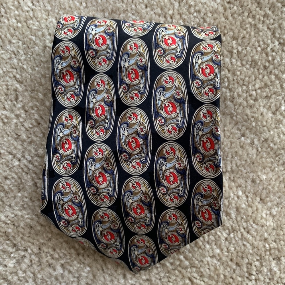ENZO FELINI. Handmade 100% silk necktie.